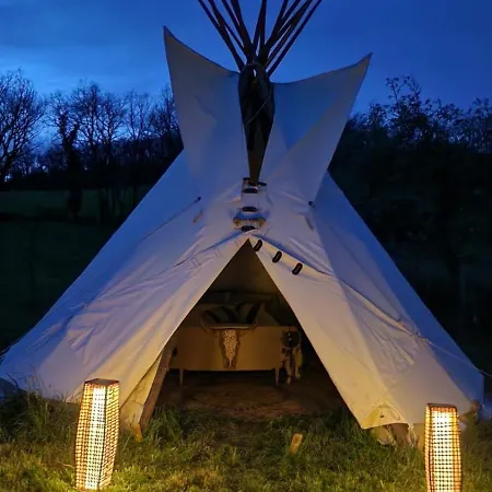 Tipi Des Amoureux Moulayres Esterno foto