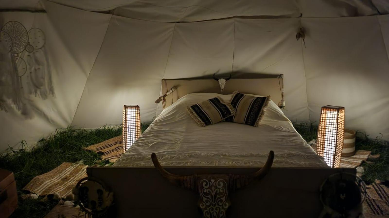 Tipi Des Amoureux Tente de luxe Moulayres